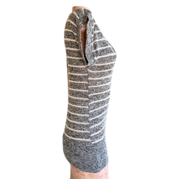 Crochet Knit Sweater Horizontal Stripes - Picture 3 of 10